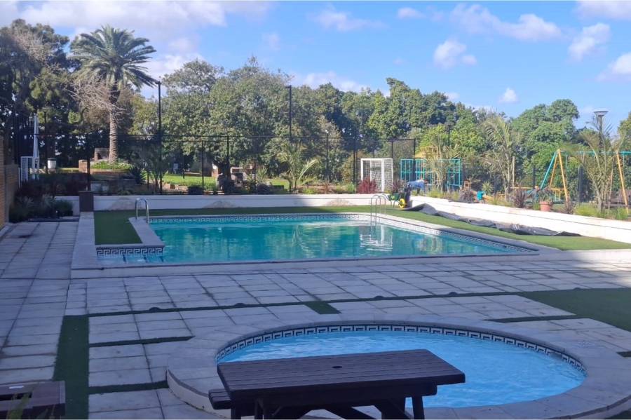 2 Bedroom Property for Sale in Loevenstein Western Cape